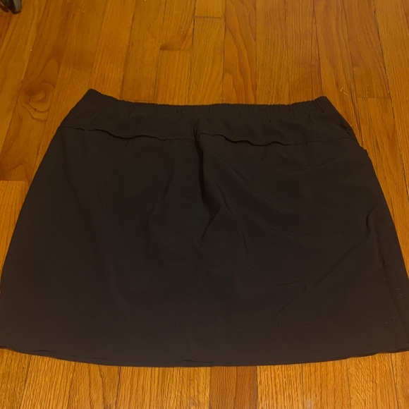 Lee Active Performance Black Women's Skirt with built in shorts - Picture 4 of 5